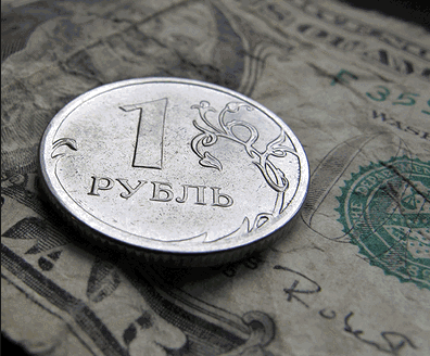 Рубль стабилизировался после повышения ставки на фоне геополитического шума