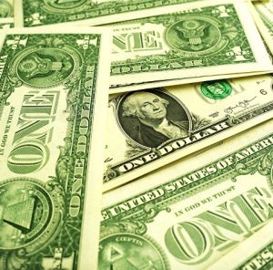 Курс доллара меняется незначительно к основным валютам