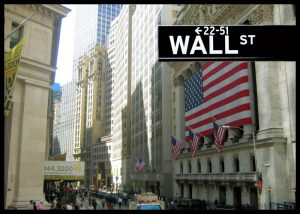 Уолл-стрит: S&P 500 упал почти на 2% ниже отметки 4420